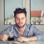 朝起きるのがツライ！寝ても疲れが抜けない人がやりがちな4つの習慣