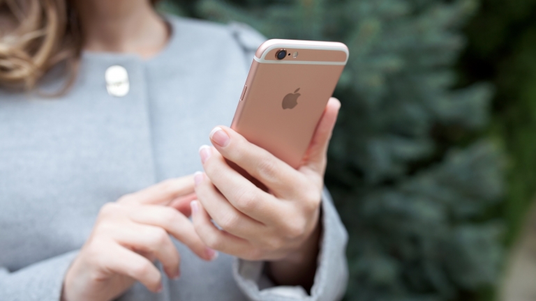 iOS9の新機能「フェイスダウンモード」でバッテリー消費を節減する