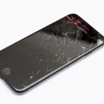 【放置は危険…】iPhoneの画面割れの修理費用や時間の目安とは