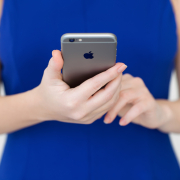 【iPhone】キーボードの小文字キーを大文字キーに変更する方法